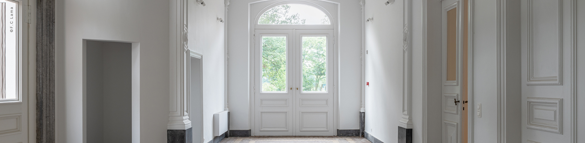 Sådan olieres og afsluttes en dør