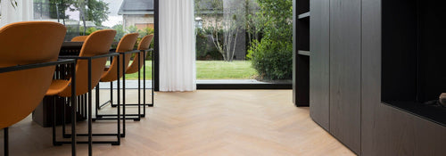 Oliebehandling af en træbordplade