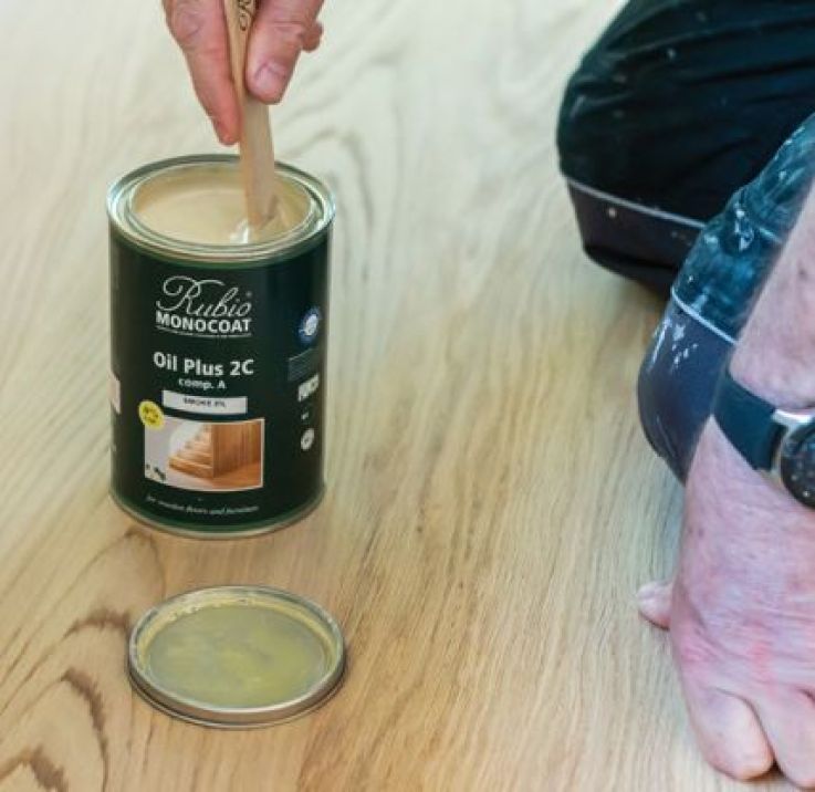 Olie til egetræsbord