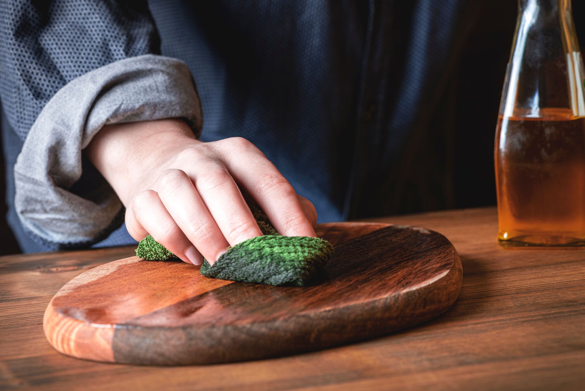 Behandling af lærketræ på terrasse